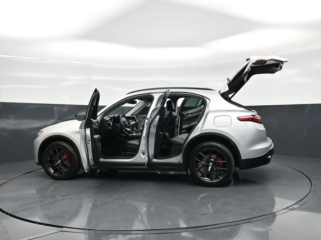 Used 2020 Gray Alfa Romeo Base image 32