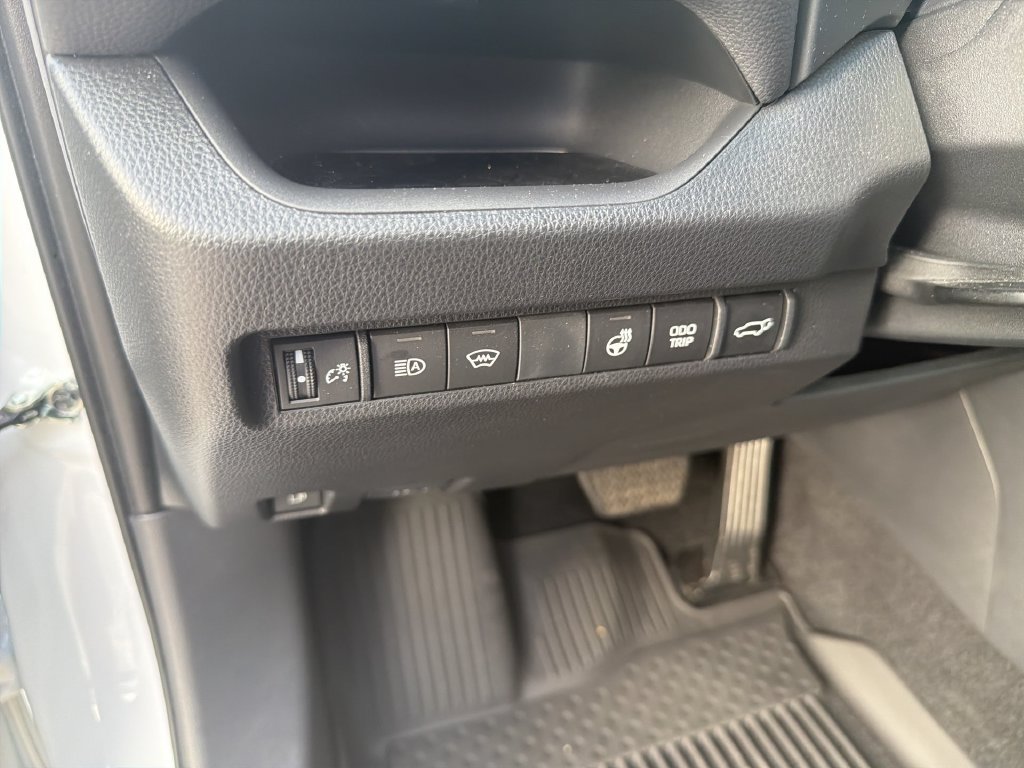 2025 Toyota RAV4 XSE - Photo 11