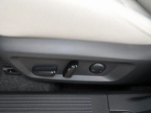 2025 Nissan Rogue SV - Photo 16