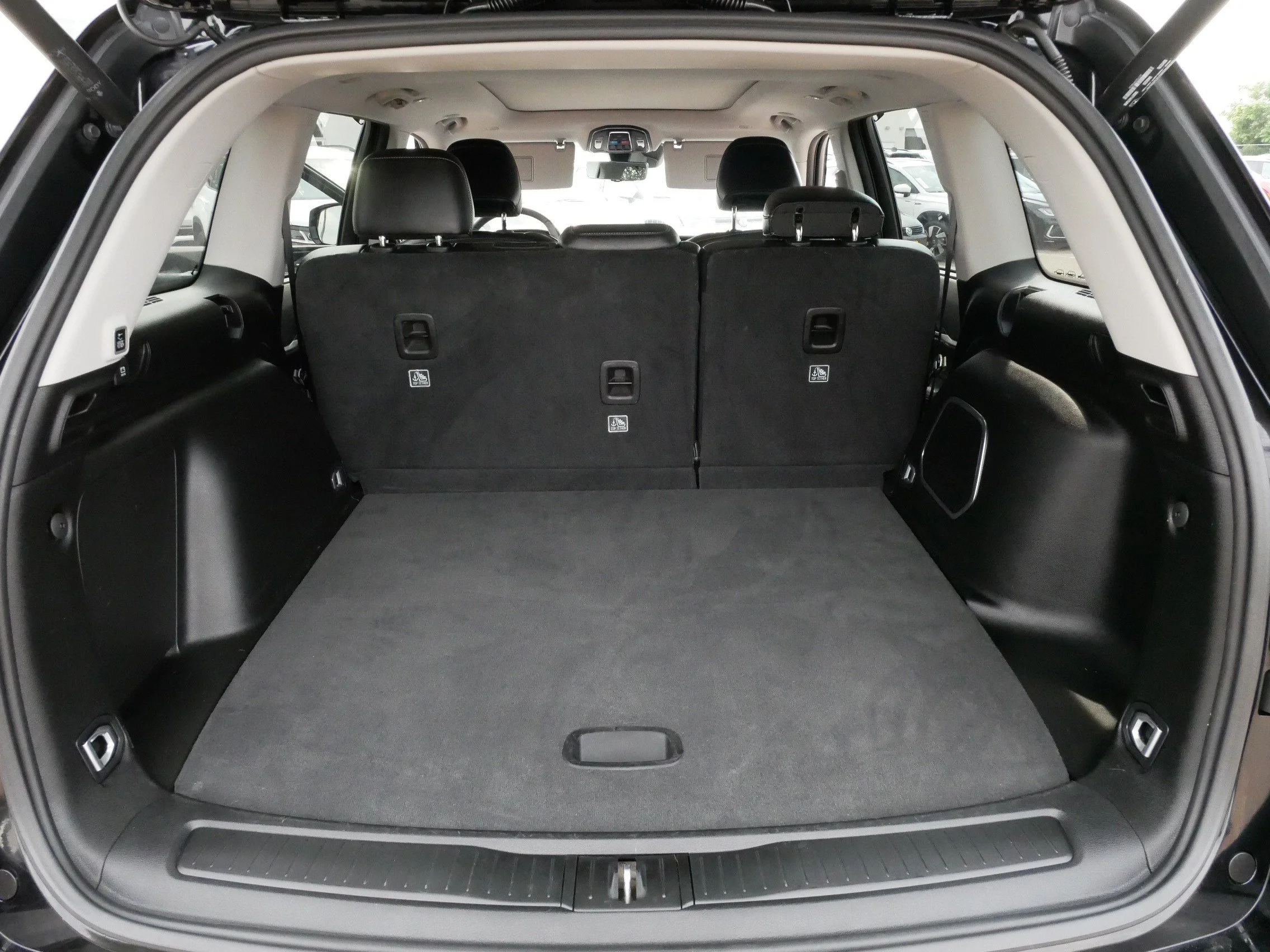 Used 2023 Diamond Black Crystal Pearlcoat Jeep  image 18