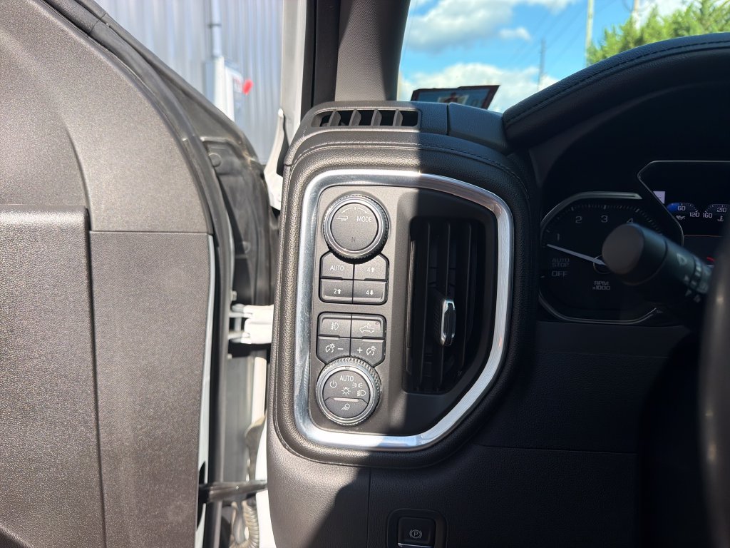 Used 2020 White GMC Denali image 33