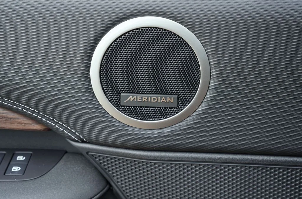 New 2026 Santorini Black Land Rover Dynamic SE image 11