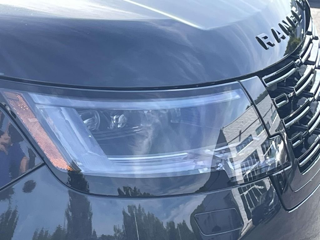 New 2026 Carpathian Grey Land Rover SE image 4