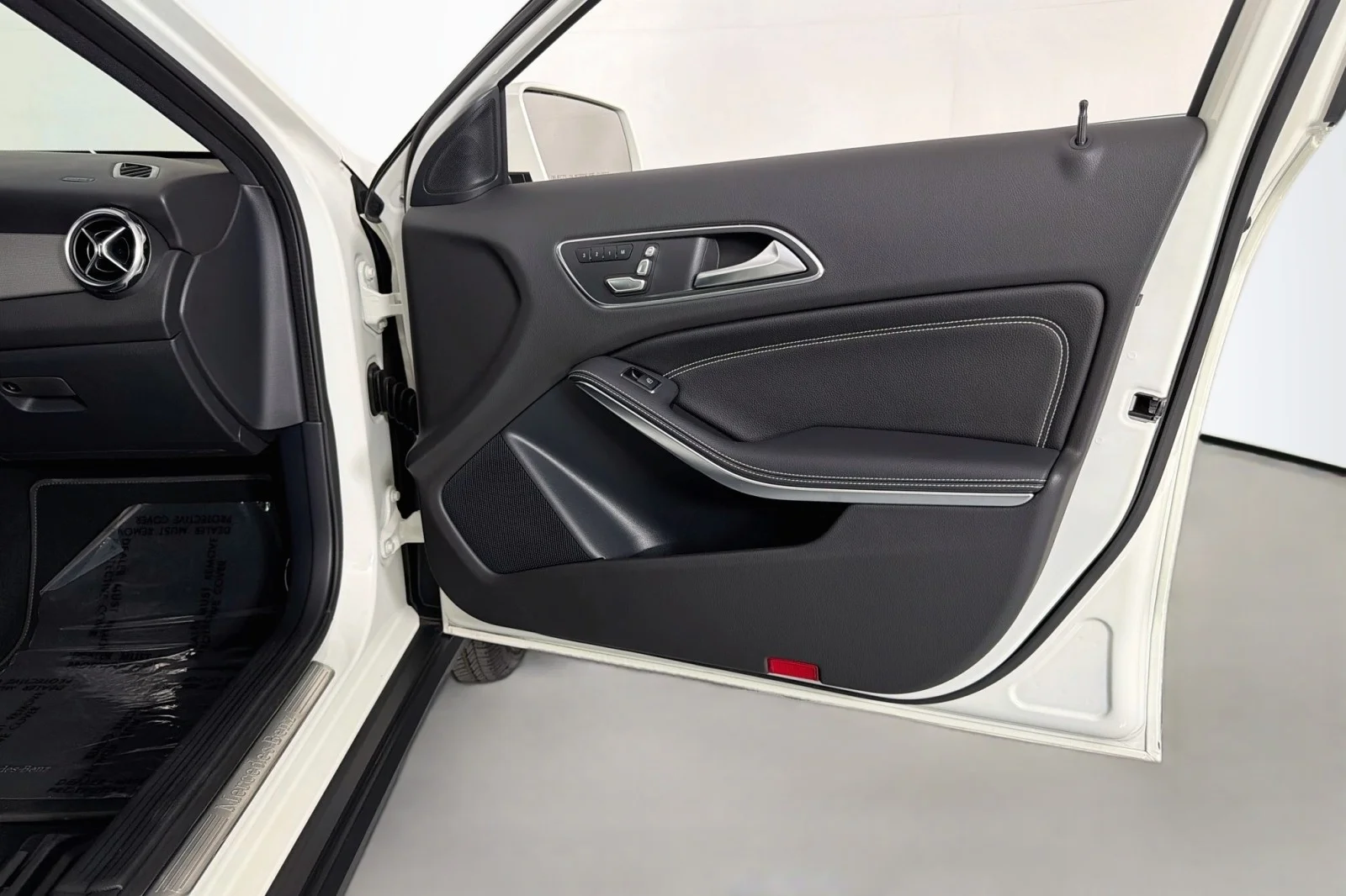 Used 2018 Cirrus White Mercedes-Benz 250 image 23