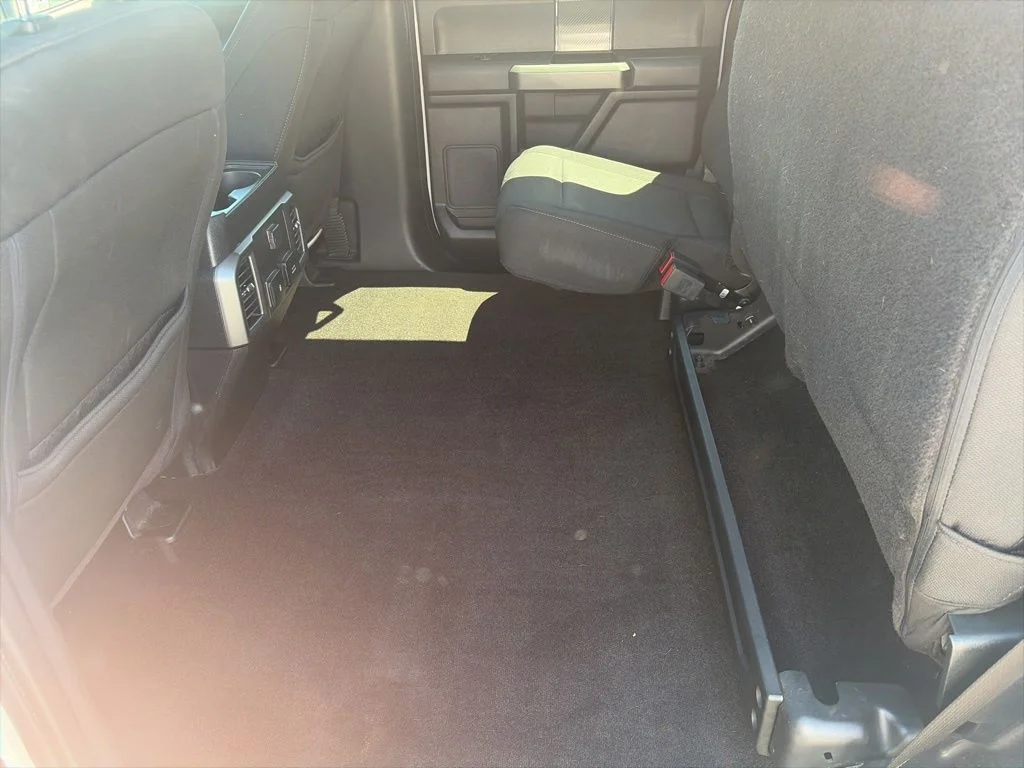Certified Used 2020 Oxford White Ford XLT image 28