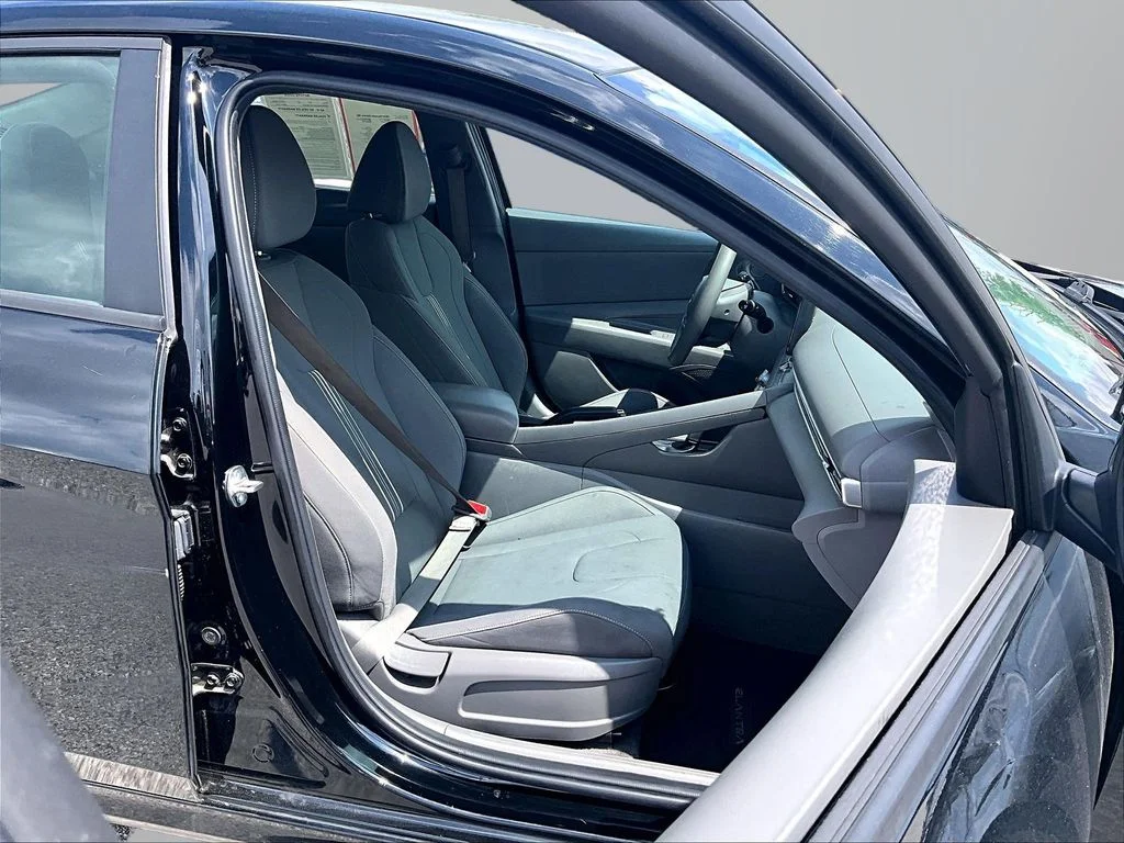 Used 2024 Black Hyundai SEL image 7