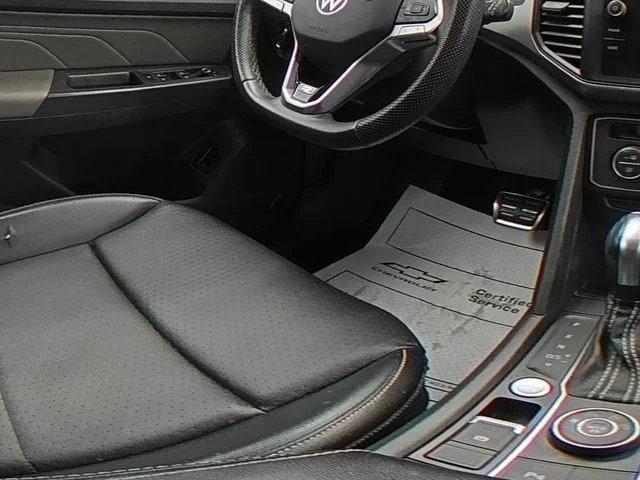 Used 2021  Volkswagen 3.6L V6 SE w/Technology R-Line image 38
