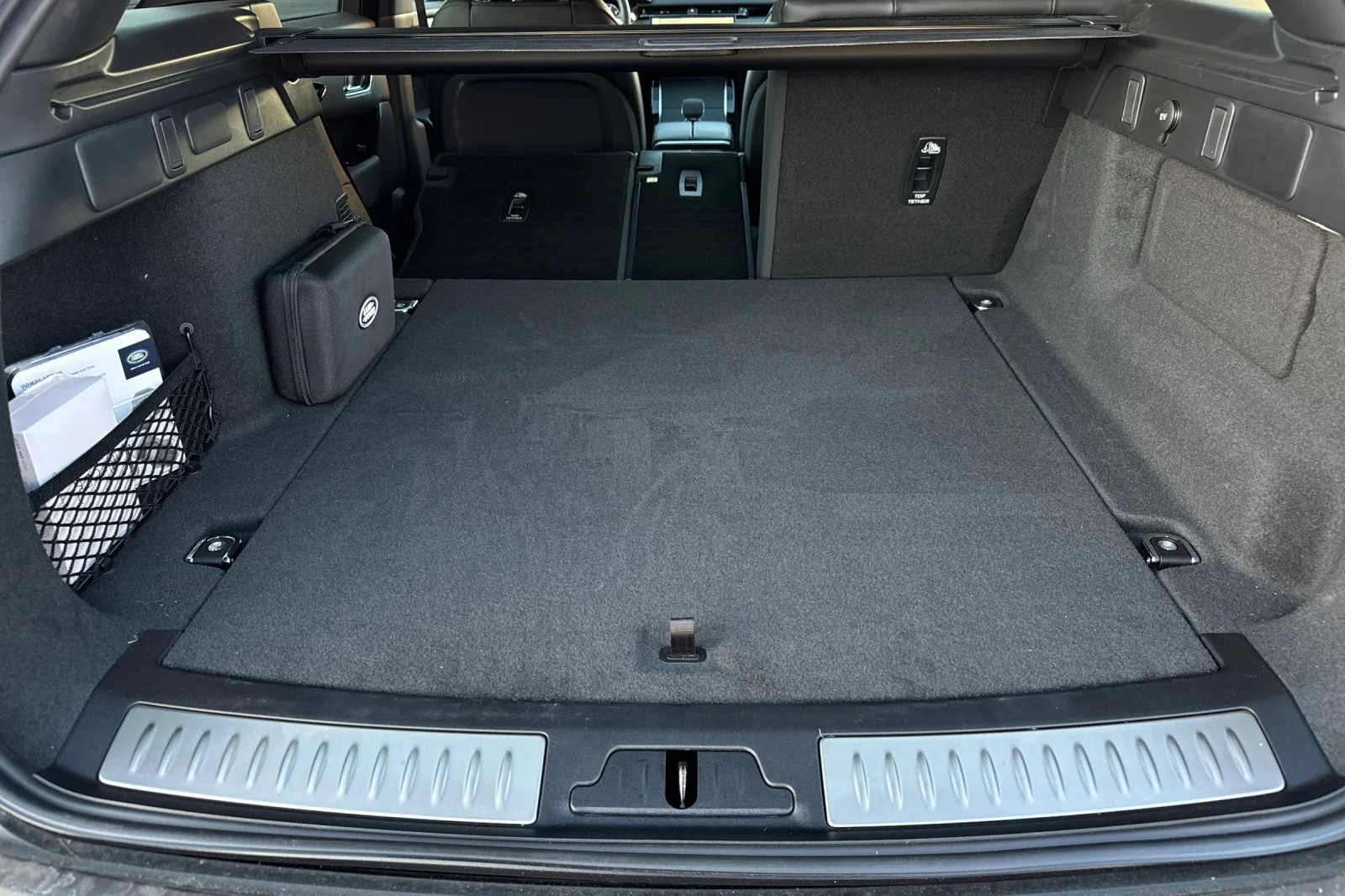 New 2024 Varesine Blue Land Rover Dynamic HSE image 15
