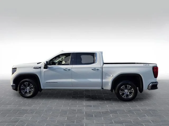 Used 2025 Summit White GMC SLT image 4