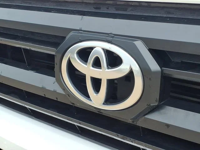 Used 2025  Toyota SR image 24