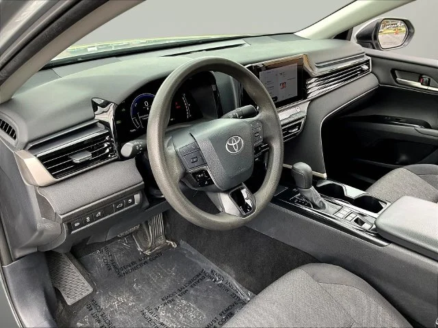 Used 2025 Silver Toyota LE image 19