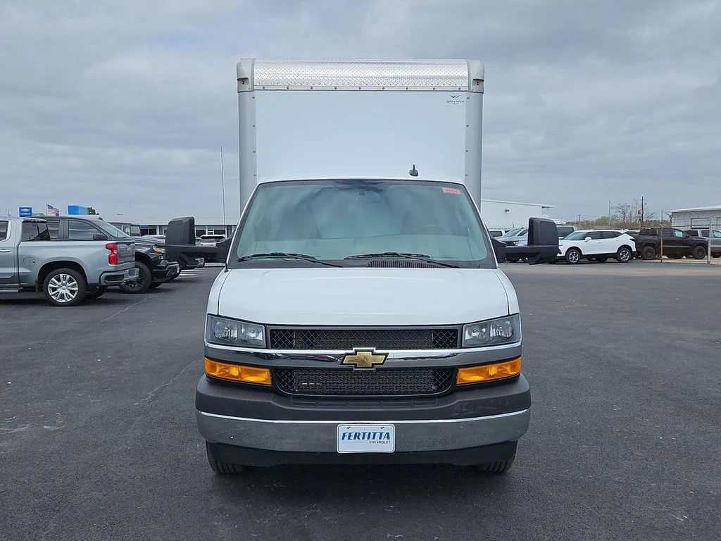 New 2025 Summit White Chevrolet 1WT image 23