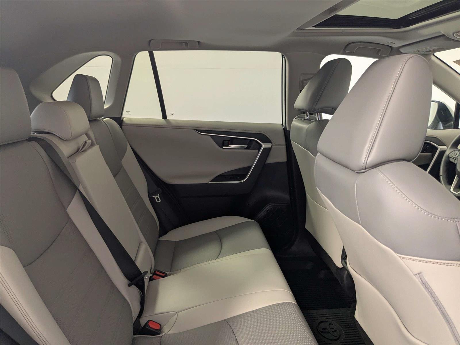 Certified Used 2024 Wind Chill Pearl Toyota Limited image 31