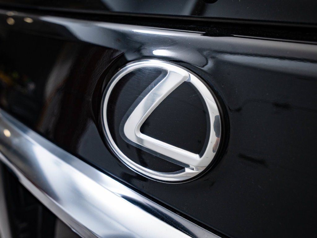 Used 2021 Black Lexus 460 image 18