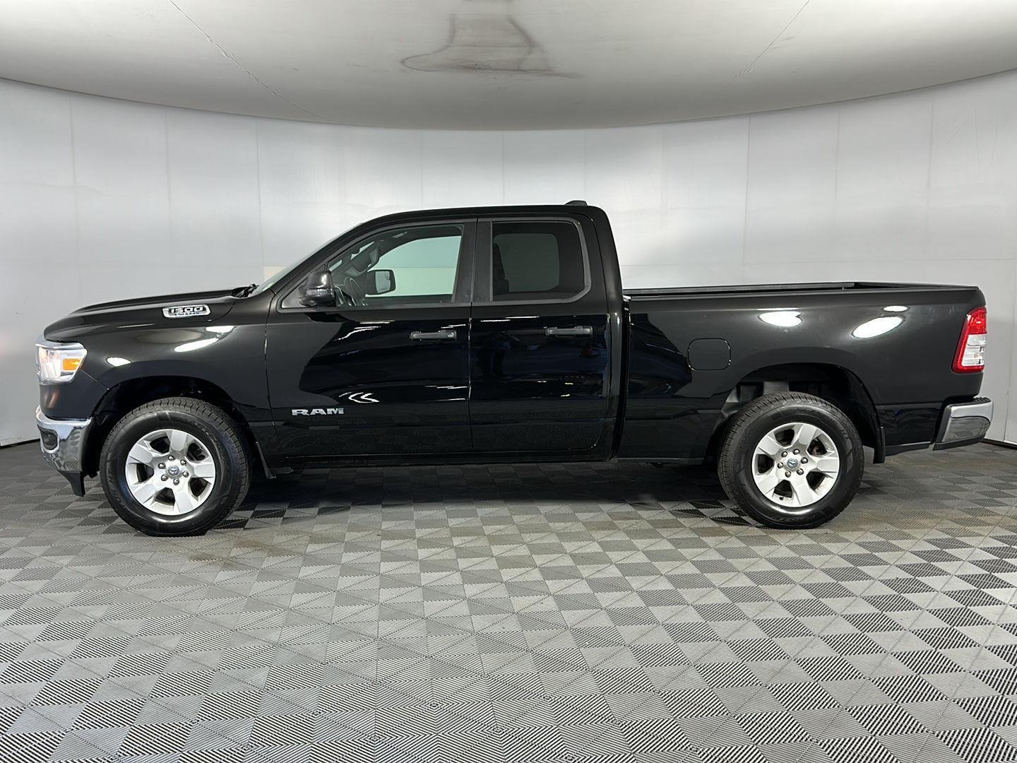 Used 2024 Diamond Black Ram Big Horn/Lone Star image 4