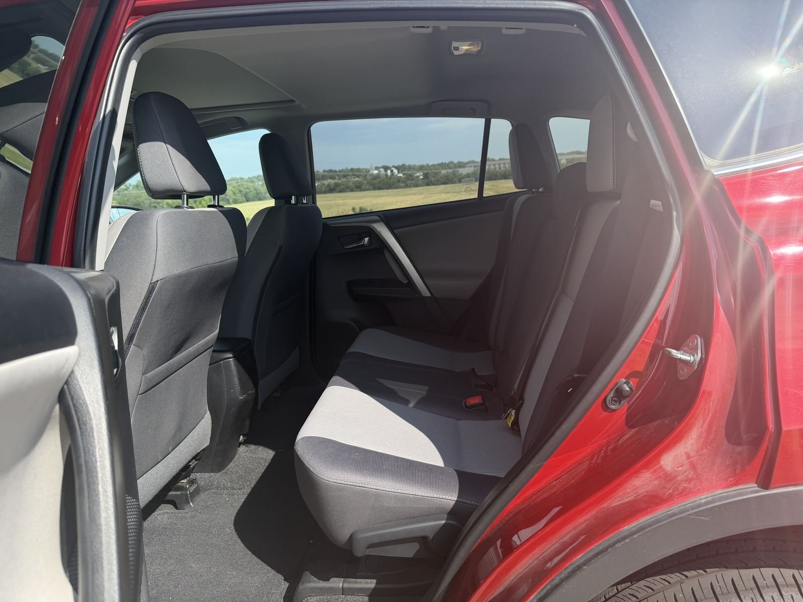 Used 2014 Red Toyota XLE image 5