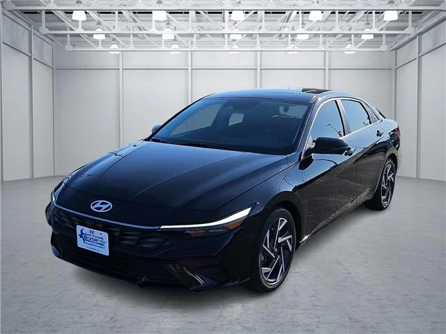 2024 Hyundai Elantra Limited (IVT)