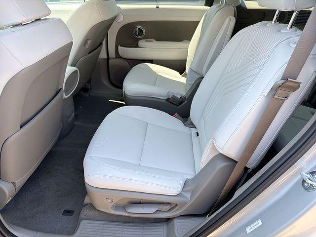 New 2026 Silver Hyundai SEL Premium 7P image 27