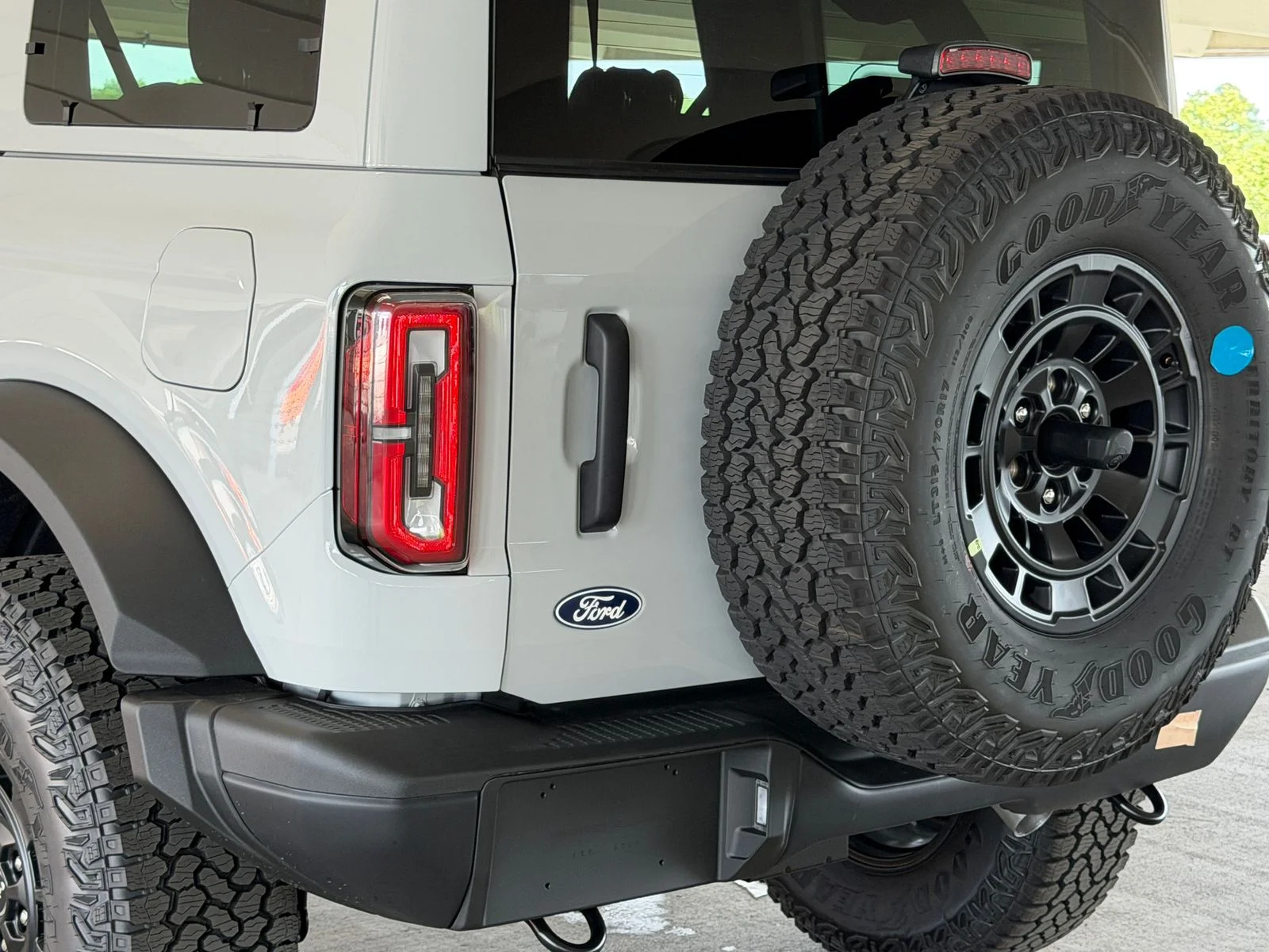 New 2026 Avalanche Gray Ford Badlands image 14