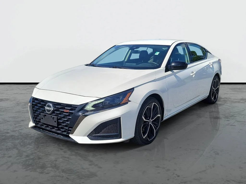 Used 2024 White Nissan 2.5 SR image 5