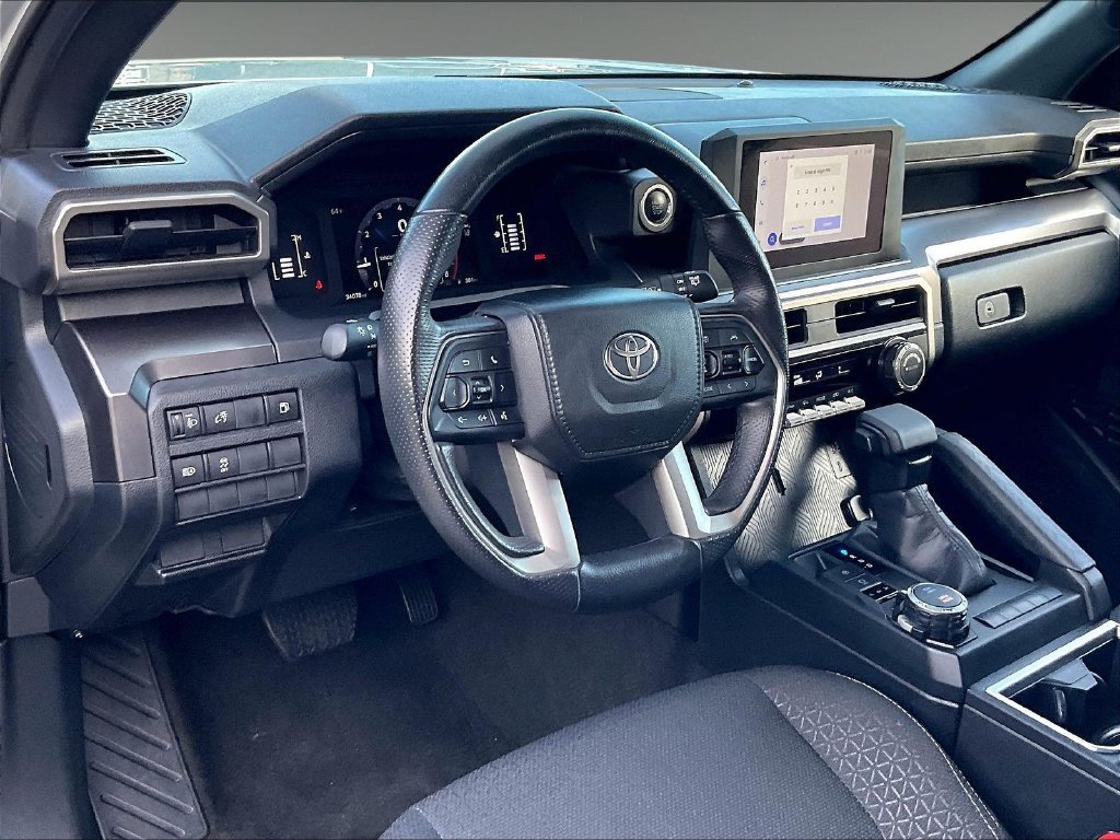 Used 2025  Toyota SR5 image 8