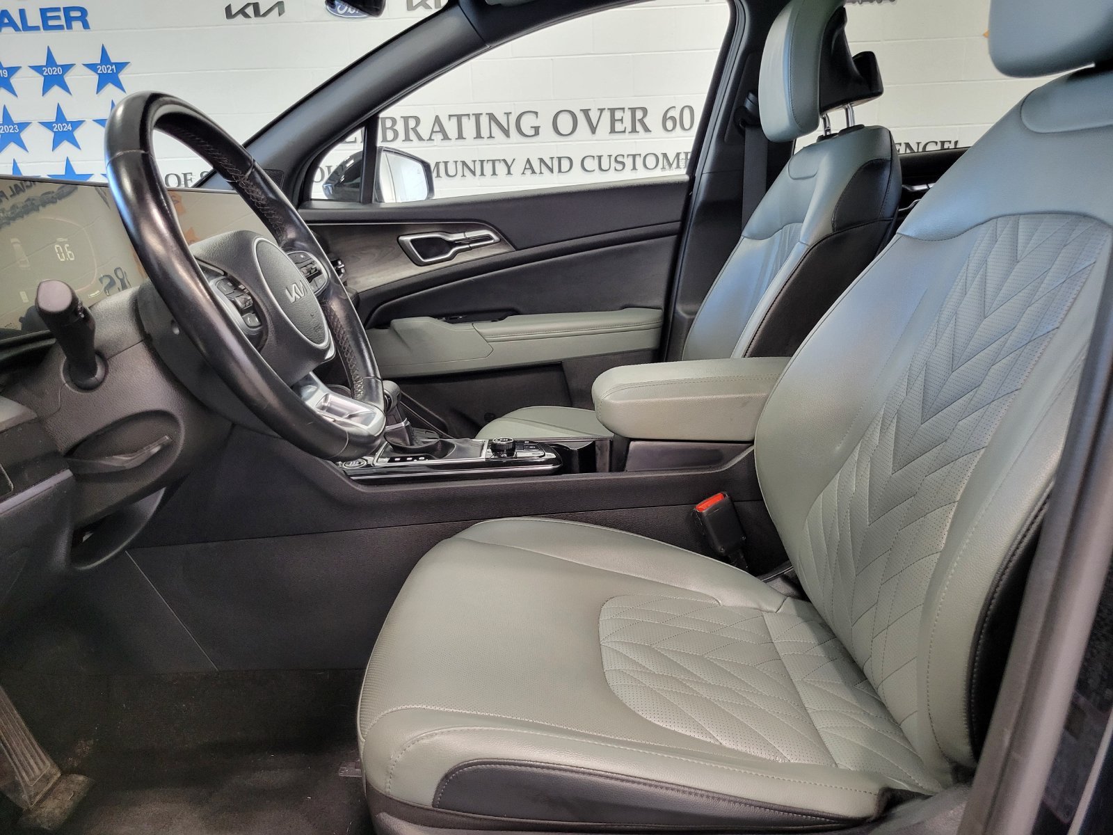 Used 2023 Black Kia X-Line image 8