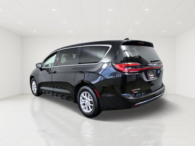 Used 2025 Black Chrysler Select image 4