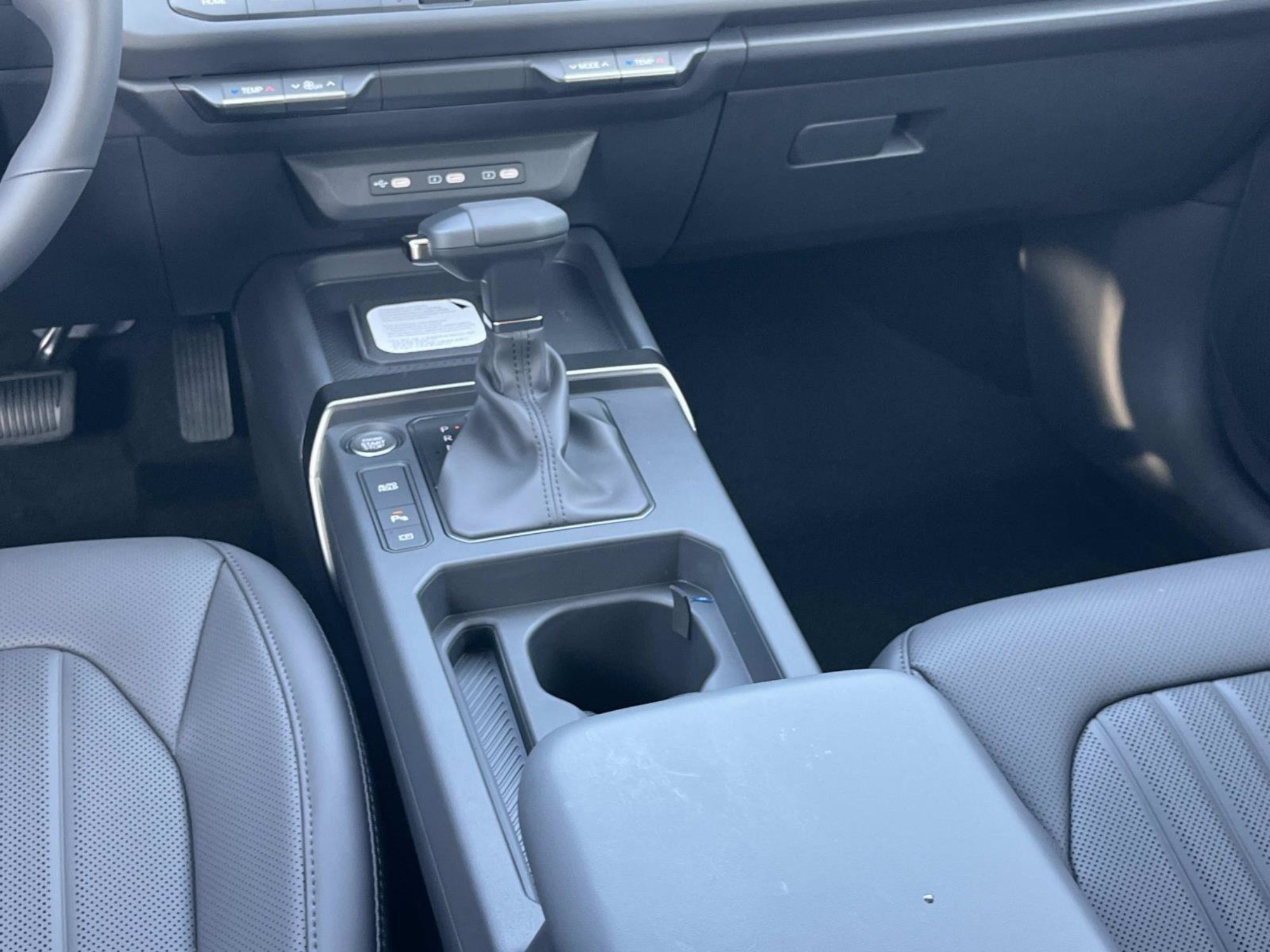 New 2027 Pale Gray Kia X-Line S image 15