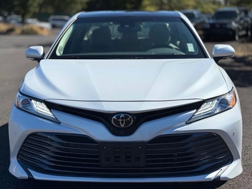 Used 2018 Beige Toyota XLE image 8