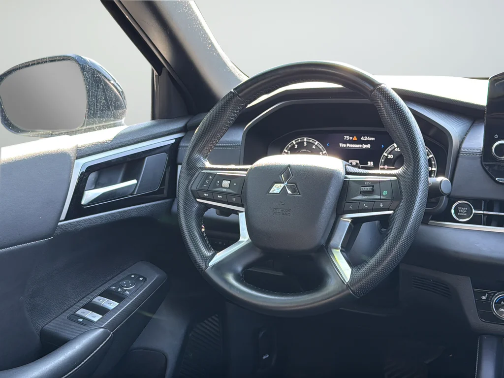 Used 2024  Mitsubishi SE Black Edition image 36