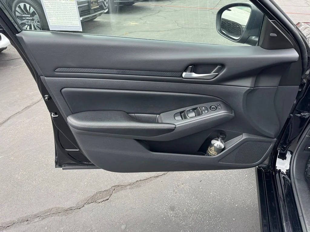 Used 2024 Black Nissan 2.5 SV image 17
