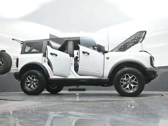 Used 2021 White Ford Badlands image 31