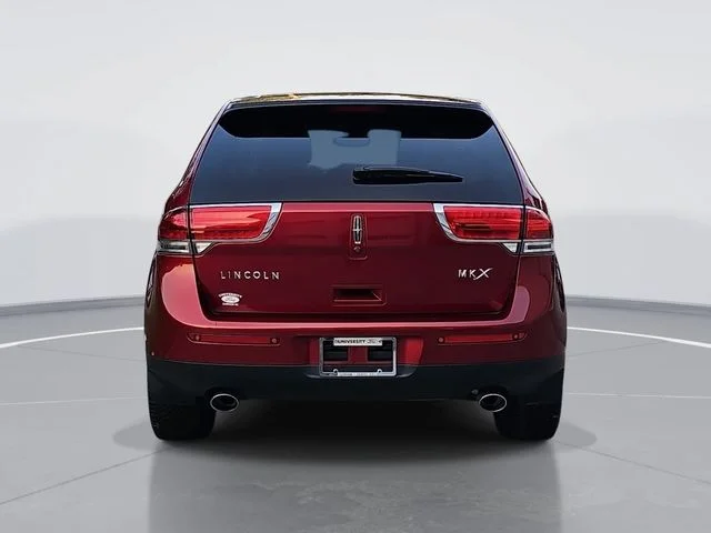 Used 2015 Red Lincoln Base image 4