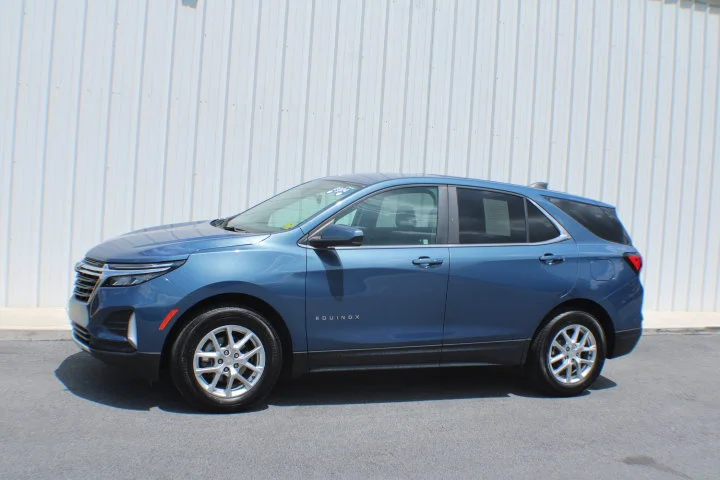 Used 2024 Lakeshore Blue Metallic Chevrolet LT image 4