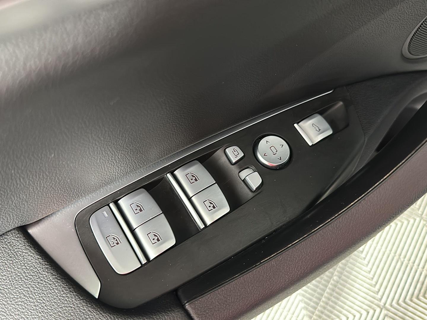 Used 2023 Dark Graphite Metallic BMW xDrive30i image 8