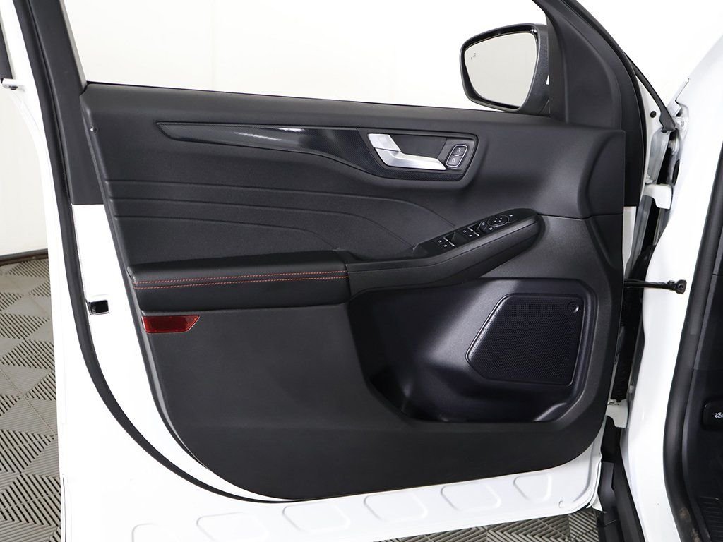 2024 Ford Escape ST-Line Select - Photo 24