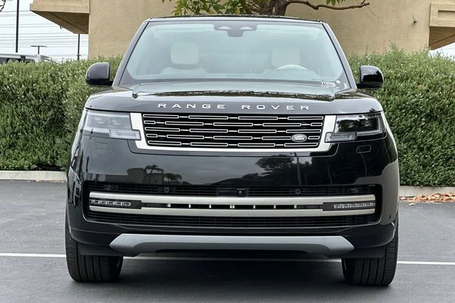 New 2026 Santorini Black Land Rover SE image 8