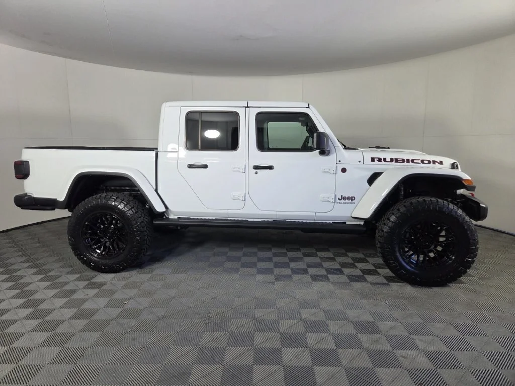 New 2026 Bright White Clear-Coat Exterior Paint Jeep Rubicon image 4