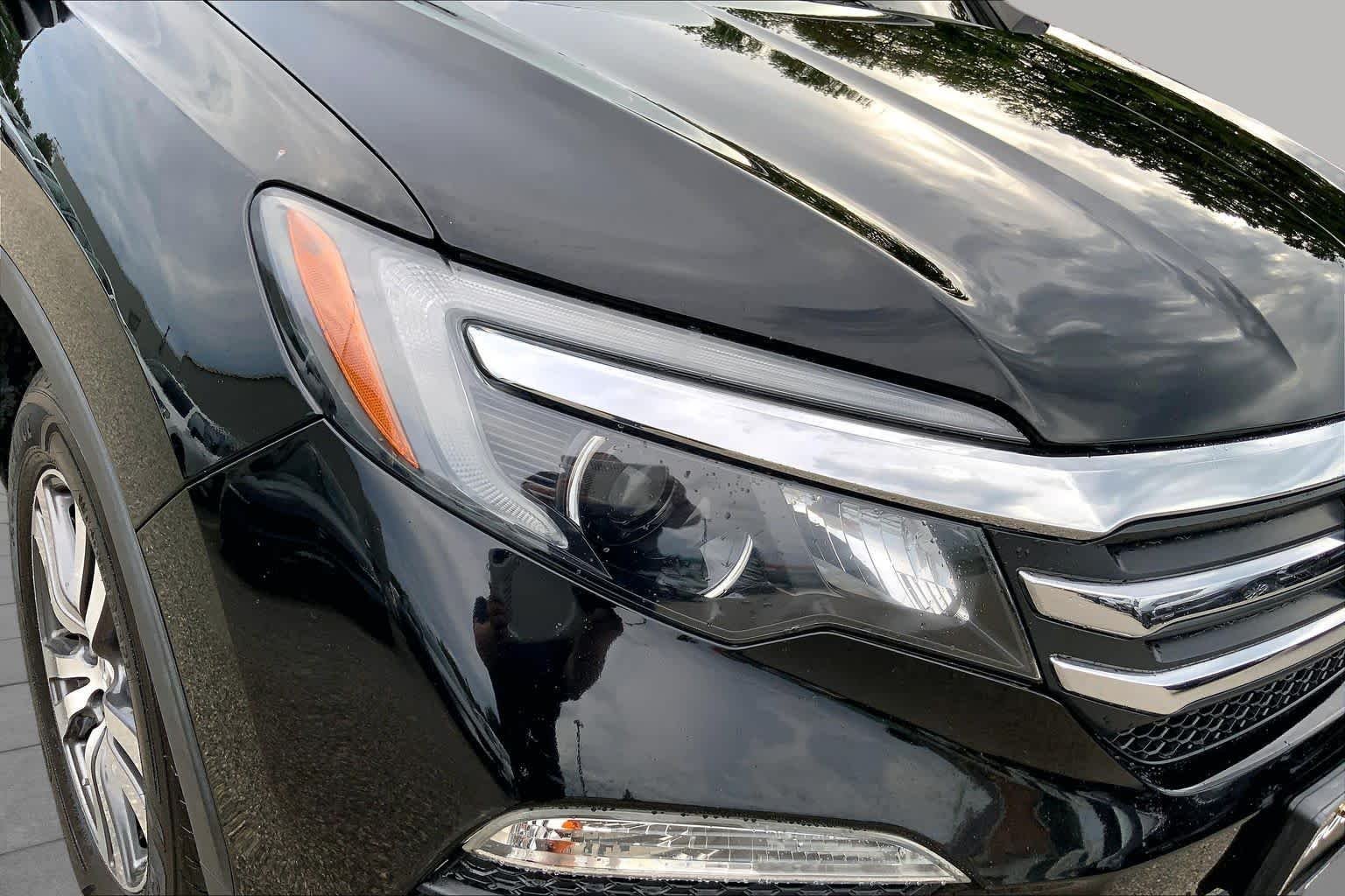 Used 2018 Crystal Black Pearl Honda EX-L image 27