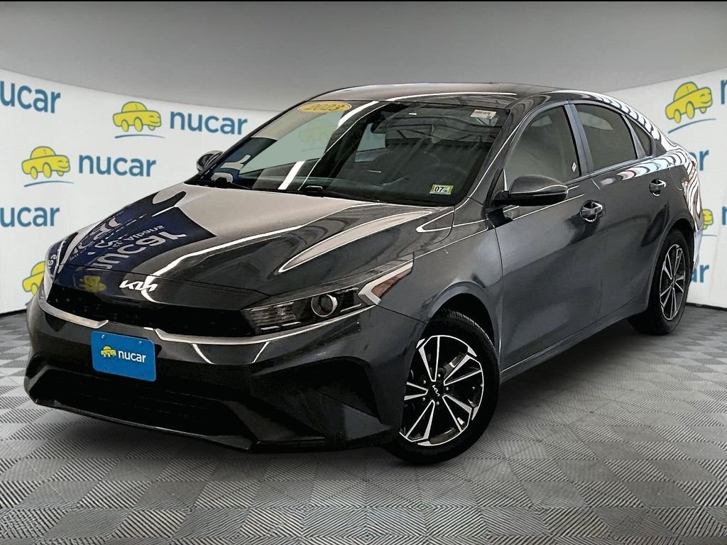 Used 2023 Gravity Gray Kia LXS image 3