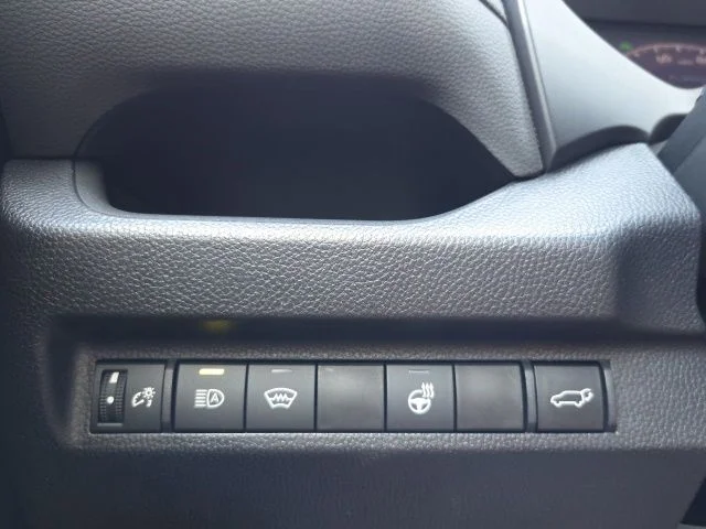 Used 2023 White Toyota XLE image 22