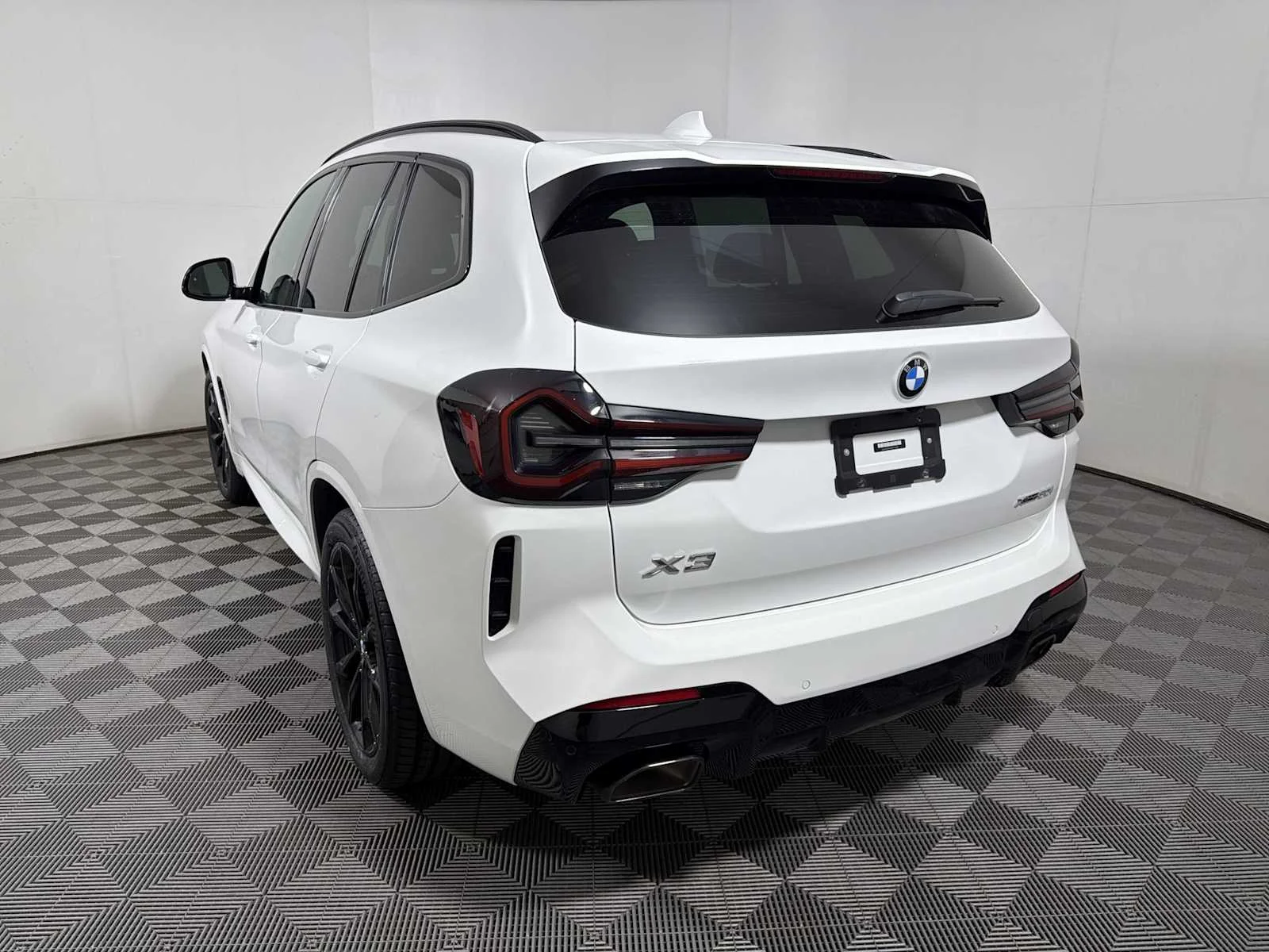Certified Used 2023 Alpine White BMW xDrive30i image 5