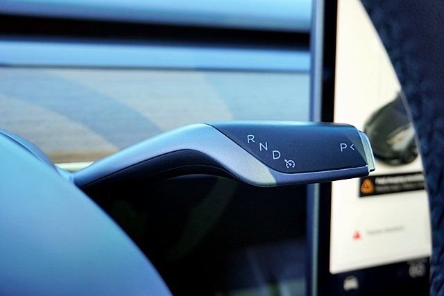 Used 2021  Tesla Standard Range Plus image 35