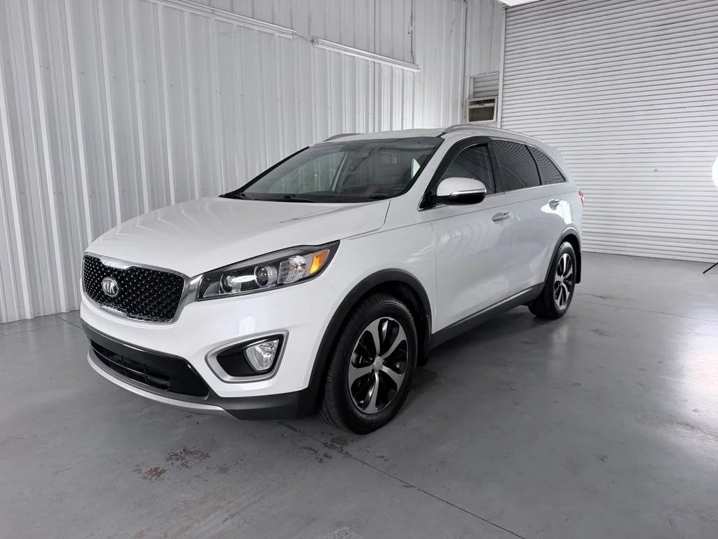 Used 2017 Snow White Pearl Kia EX image 1