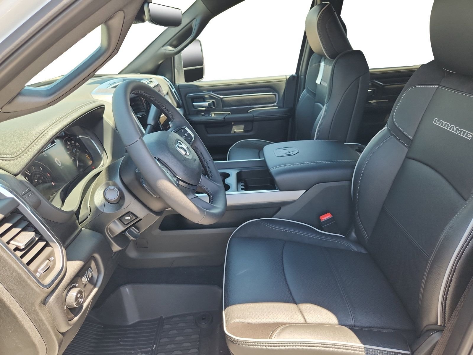 New 2026 Bright White Clear-Coat Exterior Paint RAM Laramie image 12