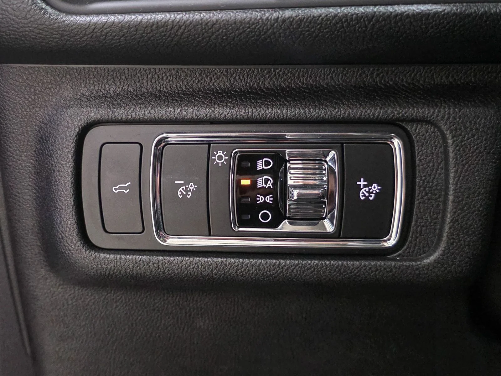 Used 2024 White Lincoln Reserve image 27