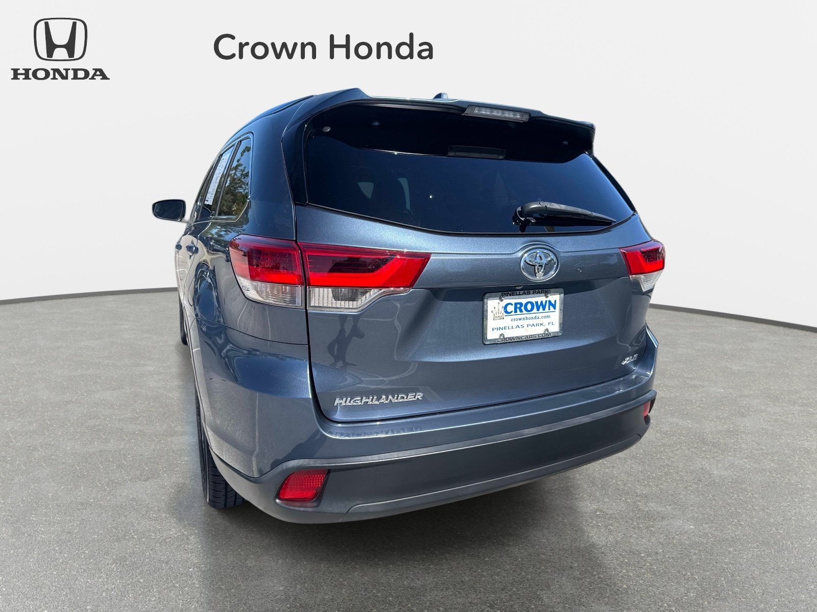 Used 2019 Shoreline Blue Pearl Toyota XLE image 8