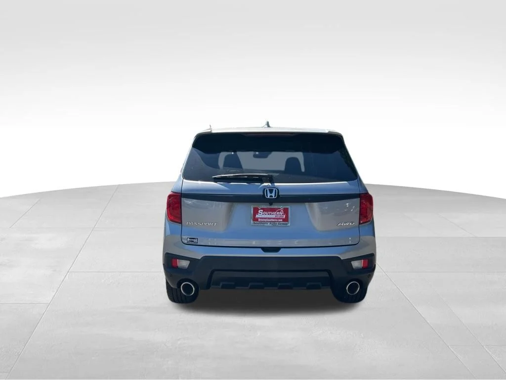 Used 2022 Silver Honda EX-L image 4