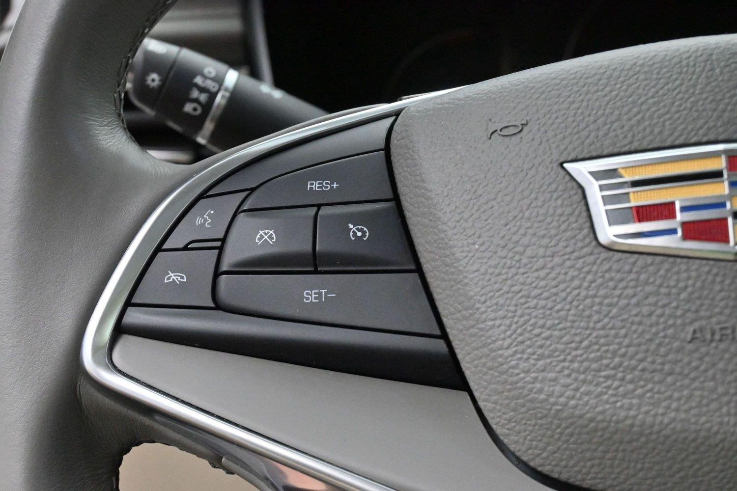 Used 2017 CRYSTAL WHITE TRICOAT Cadillac Luxury FWD image 20