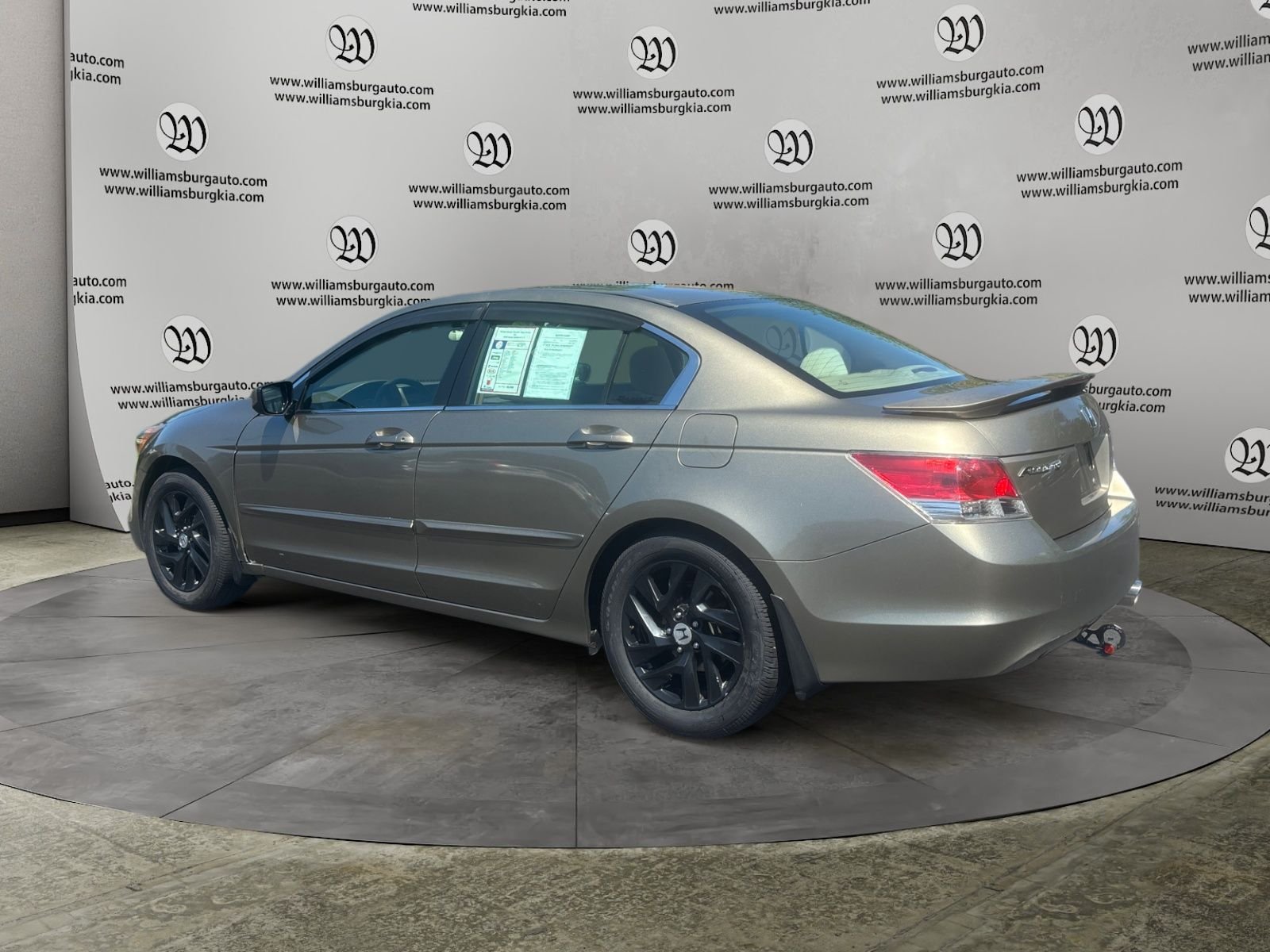 Used 2009 Gold Honda LX image 3